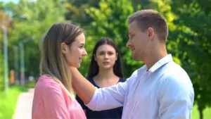 Como lidar com uma paixão fora do casamento: guia prático para enfrentar esse desafio