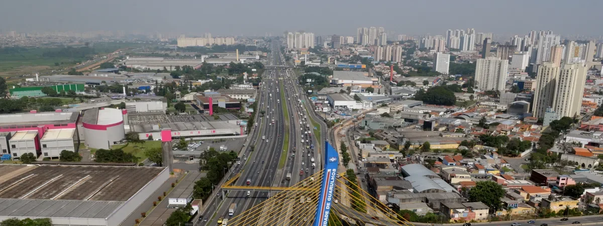 Amarração amorosa e Consulta espiritual em Guarulhos: imagens aereas da cidade.